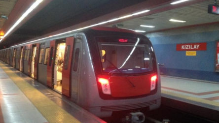 Ankara metrosunda bir kişi raylara atladı