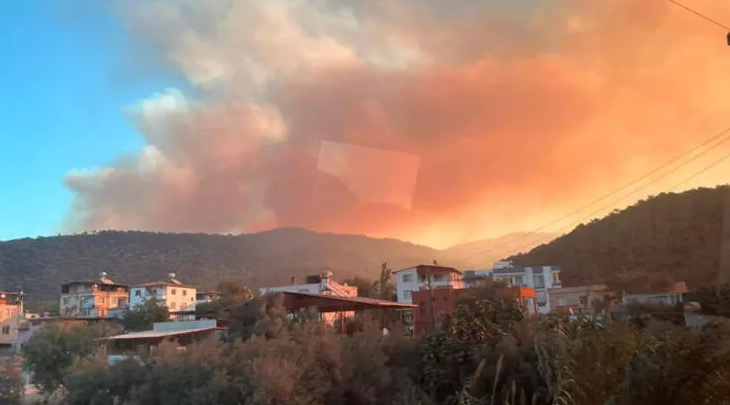 Mersin'deki orman yangını söndürülemiyor: Yangın Gülnar ilçesinden Silifke ilçesine doğru yayılıyor