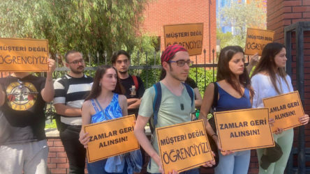 İzmir Ekonomi Üniversitesi öğrencileri zamlara karşı ayakta