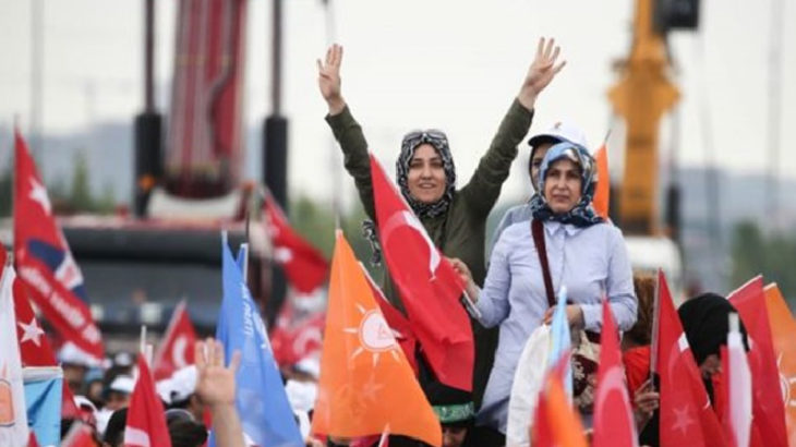 Gezme vaadiyle Ankara'ya götürülen öğrenciler: Bizi AKP mitinginin ortasına atıp gittiler