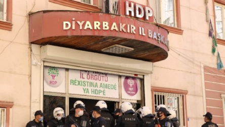 Diyarbakır'da AKP'li belediye HDP'nin il binasını mühürledi