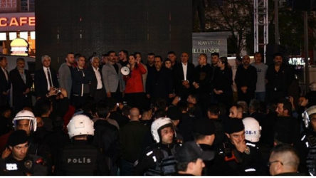 MHP'li vekil kardeşlik festivalinde sahneyi bastı, tehditler savurdu