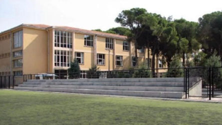 Bornova Anadolu Lisesi'nde, okul idaresine 'kart' tepkisi