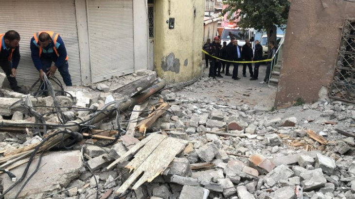 İzmir'deki depremde can kaybı sayısı 2'ye yükseldi