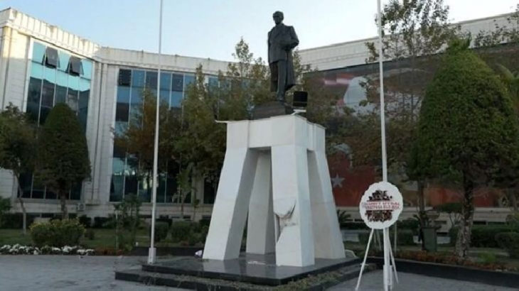 Antalya'da Atatürk Anıtı'na balyozlu saldırı