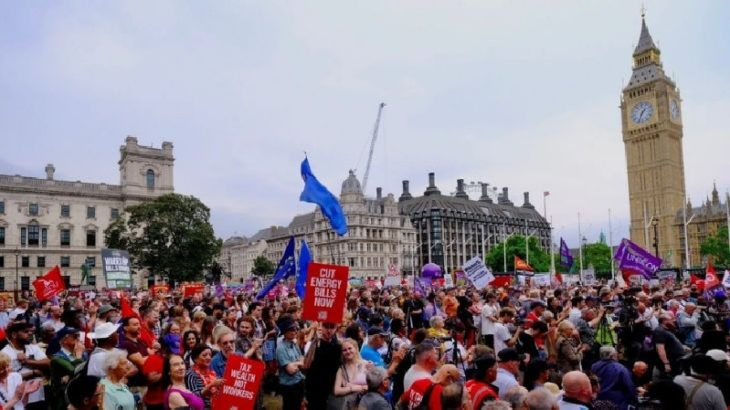 İngiltere'de emekçiler grevde: Hükümet, Acil Durum Komitesi'ni topladı