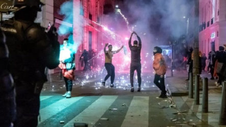 Fransa'da Fas'ın galibiyetini kutlayan taraftarlara polisten müdahale