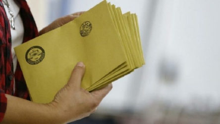 İstanbul'da bazı evlere adres bilgisi olmayan seçmen kağıtları dağıtıldı