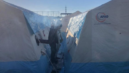 Eğitim-İş Bursa: Milli Eğitim Müdürlüğü satın aldığı çadırları 'Bursa’da ürettik' diye duyurdu
