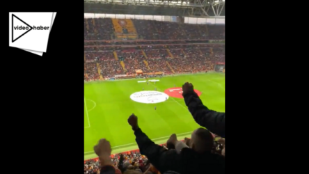 Galatasaray taraftarı tribünden seslendi: 20 sene oldu istifa!