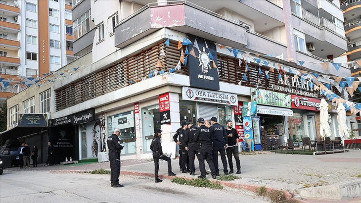 AKP Çukurova ilçe binasına silahlı saldırı