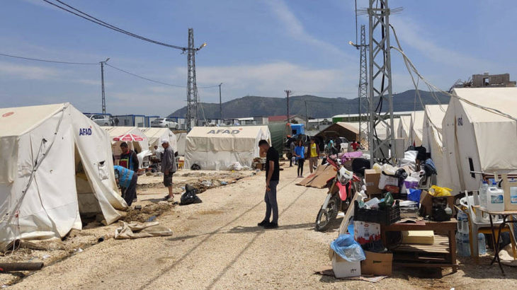 Hatay'da depremzedelere sabah baskını: Çadırlar boşaltılmaya başlandı