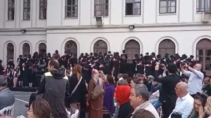 Cağaloğlu Anadolu Lisesi mezunlarından gerici okul müdürüne protesto