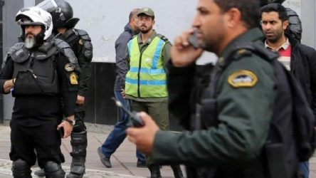 İran'da 'ahlak polisi'nin yetkilerine kısıtlama