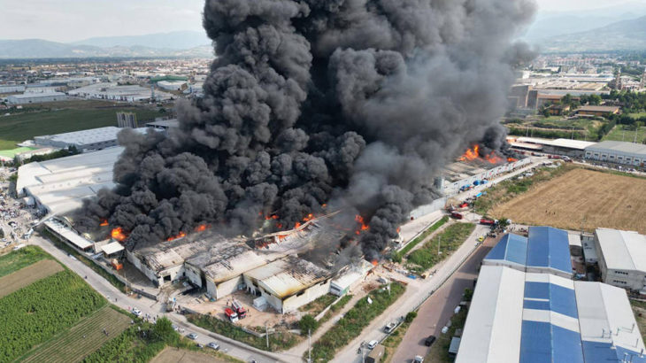 Bursa'da iplik fabrikasında yangın