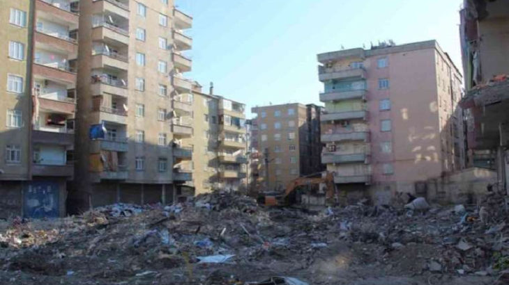 60 kişinin hayatını kaybettiği apartmanın ruhsatsız ve projesiz inşa edildiği ortaya çıktı