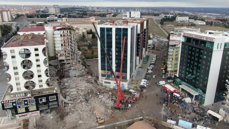 Depremde yıkılan Galeria Sitesi'ndeki daire sahiplerine 6 ay sonra elektrik faturası